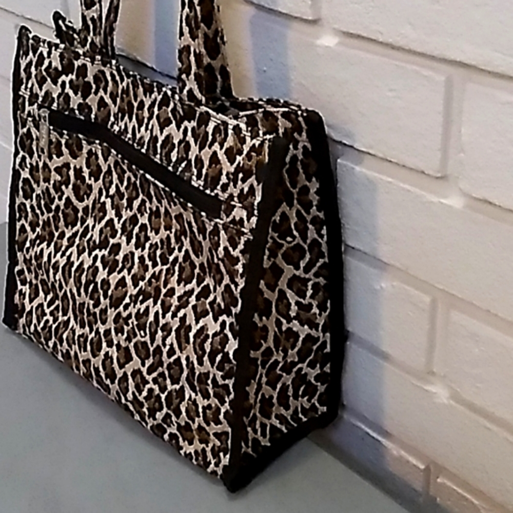 (38) Bag King Leopard Tote Bag & Change Purse. - Picture 5 of 13